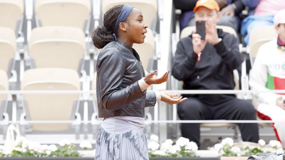 Coco Gauff steht bereit für ihr French-Open-Match – doch der Tennisschläger fehlt: Was danach passiert, sorgt für Lacher und Anerkennung zugleich. Foto: IMAGO/Loic Baratoux