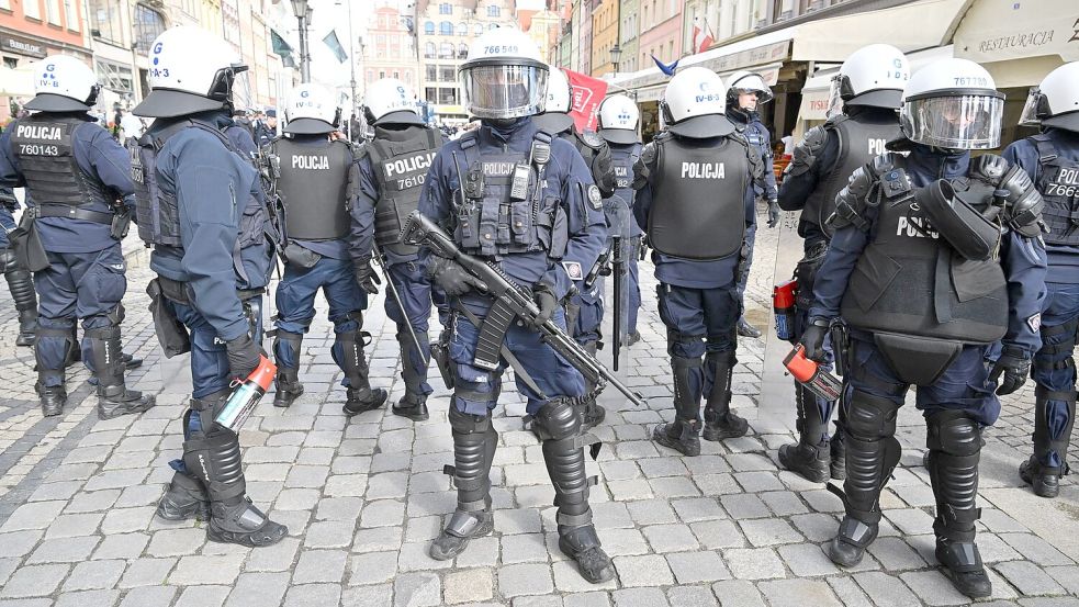 Vor dem Finale war es auf den Straßen Breslaus unruhig. Foto: Maciej Kulczynski/PAP/dpa