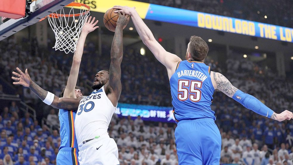 Die Defensive um Hartenstein dominierte die Gäste und legte den Grundstein für den klaren Sieg. Foto: Nate Billings/AP/dpa