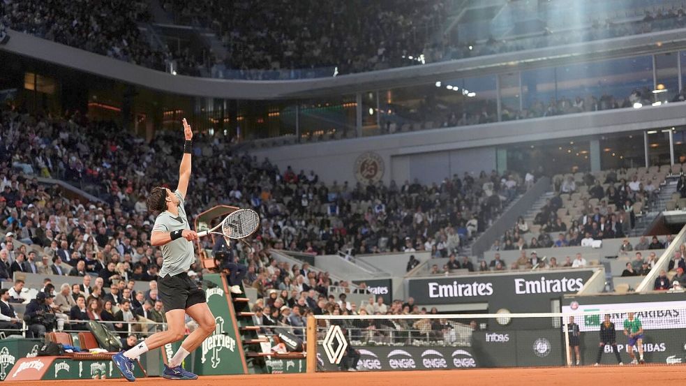 Jannik Sinner gegen Arthur Rinderknech bestritten eine Night Session in Paris. Foto: Lindsey Wasson/AP/dpa