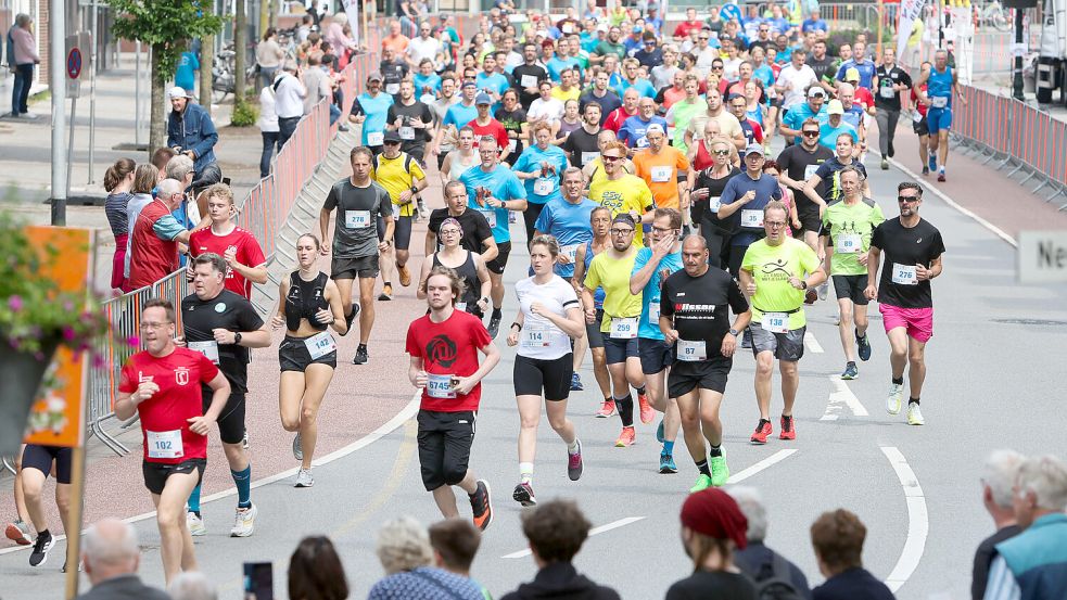 3500 Teilnehmer gab es im vergangenen Jahr beim Matjeslauf in Emden. Diese Marke dürfte diesmal getoppt werden. Archivfoto: Doden, Emden