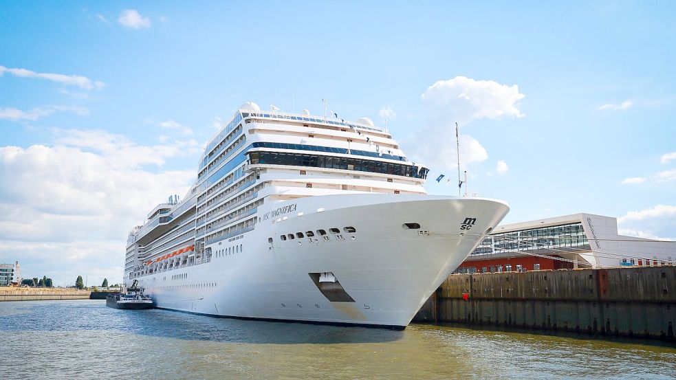 Das Kreuzfahrtschiff „MSC Magnifica“, von dem die Frau verschwand. Foto: Christian Charisius/dpa