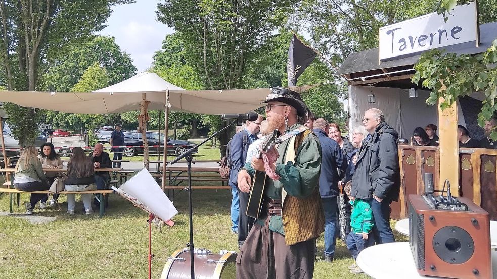 Leben wie im Mittelalter: Aufgebaut worden ist auch eine Taverne. Foto: Clarissa Scherzer