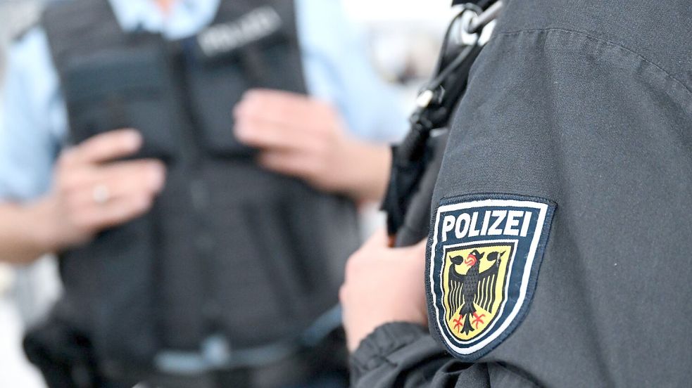 Immer häufiger gehen Straftaten gegen Bundespolizisten in die Statistik ein. (Symbolbild) Foto: Sven Hoppe/dpa
