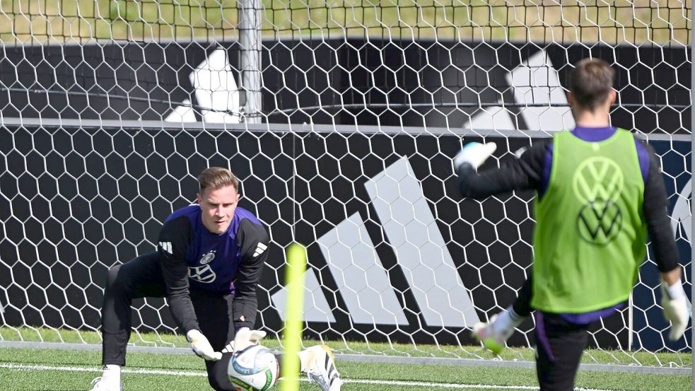 Zurück im DFB-Tor: Marc-André ter Stegen beim Training der Nationalmannschaft. Foto: Federico Gambarini/dpa