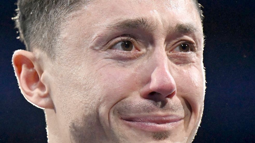 Von Emotionen überwältigt: Andreas Toba. Foto: Marijan Murat/dpa