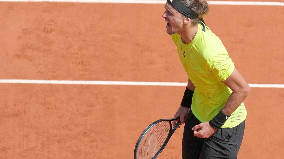 Für Alexander Zverev wird es in der zweiten Woche von Paris jetzt richtig ernst. Foto: Christophe Ena/AP/dpa