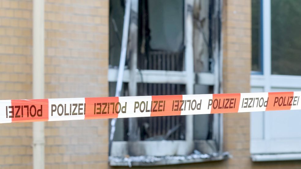 Brandermittler des LKA sicherten Spuren. Foto: Bodo Marks/dpa