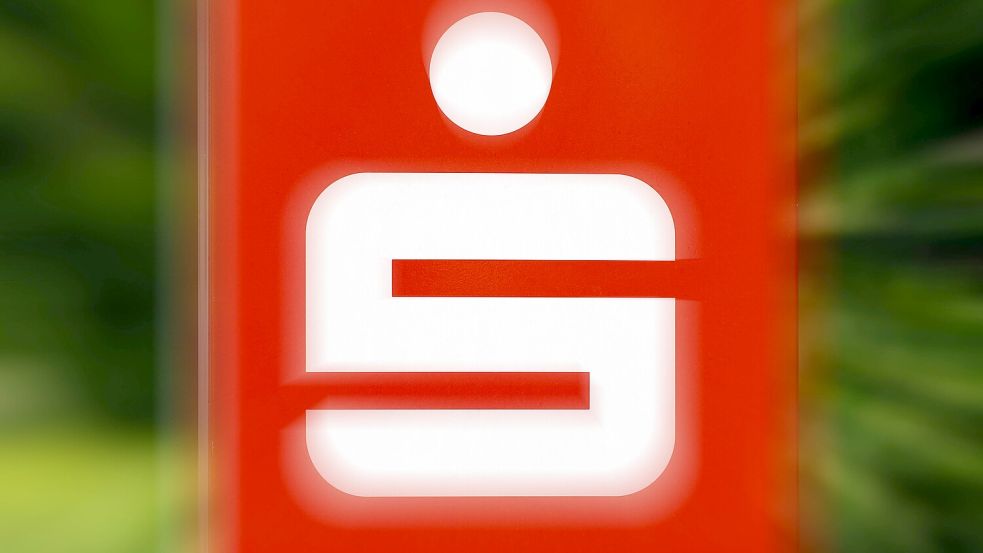 Die Sparkasse kämpft am Sonntag mit technischen Problemen – und viele Kunden stehen plötzlich ohne Zugriff da. Foto: IMAGO/Future Image