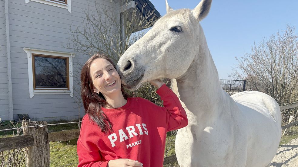 Sarah Kleen mit ihrem Pferd Piri. Foto: Eva van Loh