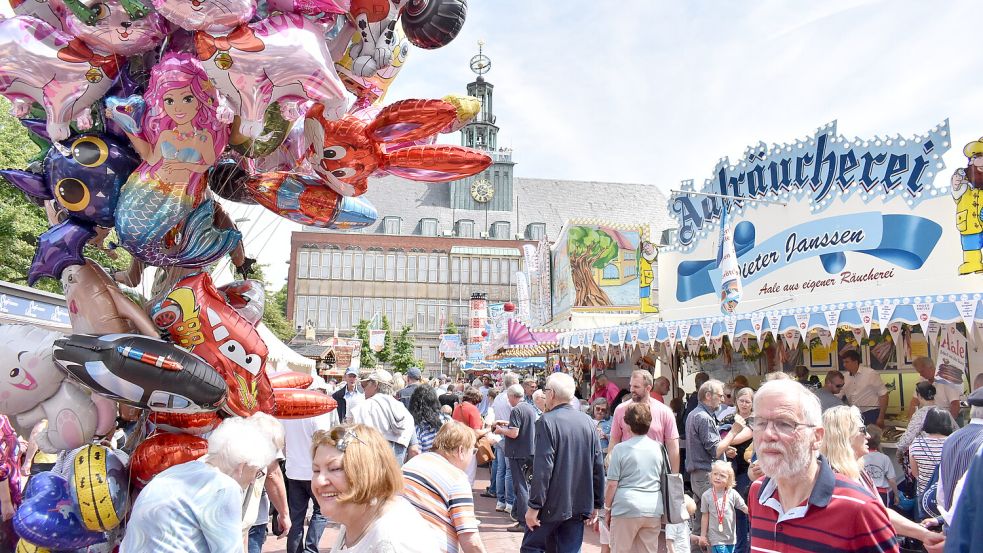 An allen vier Matjesfest-Tagen war viel los rund um den Delft. Mehr als 180.000 Besucher dürften es gewesen sein, schätzen die Organisatoren. Foto: Mona Hanssen