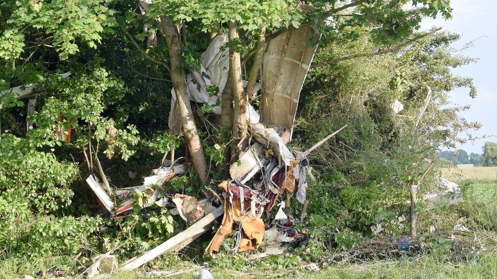 Beim Absturz eines Kleinflugzeugs in der Nähe von Peine ist der Pilot gestorben. Foto: dpa/Jörg Koglin