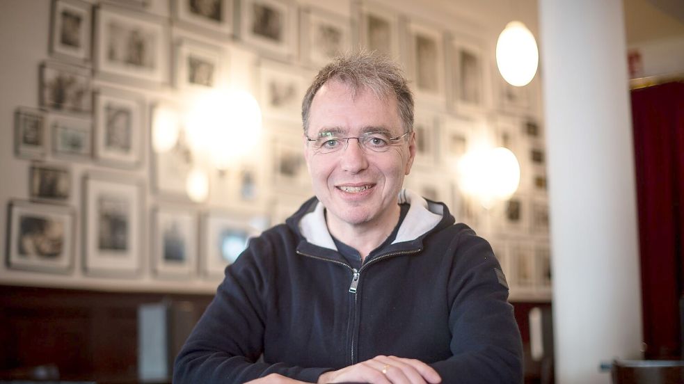 David Safier ist unter anderem für die „Miss Merkel“-Krimis bekannt. (Archivbild) Foto: Sina Schuldt/dpa