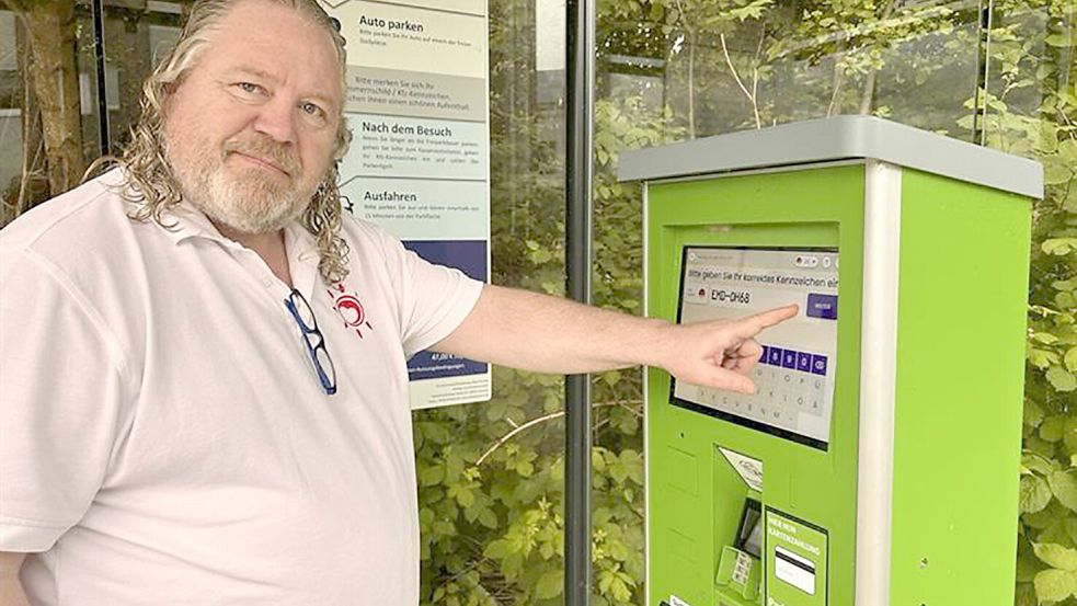 Oliver Hirsch ist Geschäftsführer der Parkplatz GbR. Das neue System habe sich trotz aller Kritik bewährt, sagt er. Foto: Stephanie Tomé