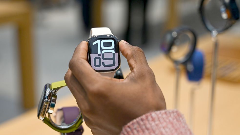 Die Deutsche Umwelthilfe zweifelt an der angeblichen Klimaneutralität der Apple Watch. Foto: picture alliance/dpa