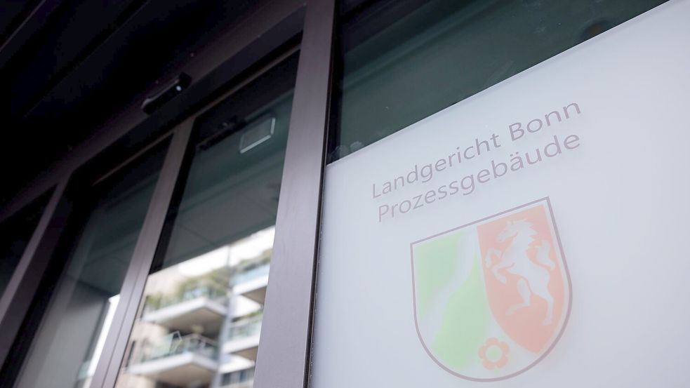 Bei Cum-Ex verschoben Finanzakteure Aktien mit („cum“) und ohne („ex“) Dividendenanspruch hin und her, um gar nicht gezahlte Steuern erstattet zu bekommen. Foto: Rolf Vennenbernd/dpa