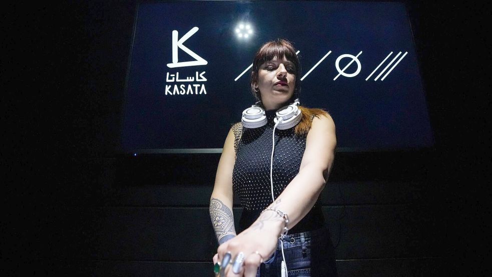 Die in Berlin lebende DJ Nuria legt in Damaskus seit dem Sturz von Machthaber Assad auf. Foto: Moawia Atrash/dpa