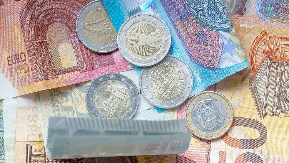 Das seit Januar amtierende Koalitionskabinett in der Hauptstadt Sofia bemüht sich um einen Beitritt des Balkanlandes zur Eurozone am 1. Januar 2026. (Symbolbild) Foto: Fernando Gutierrez-Juarez/dpa