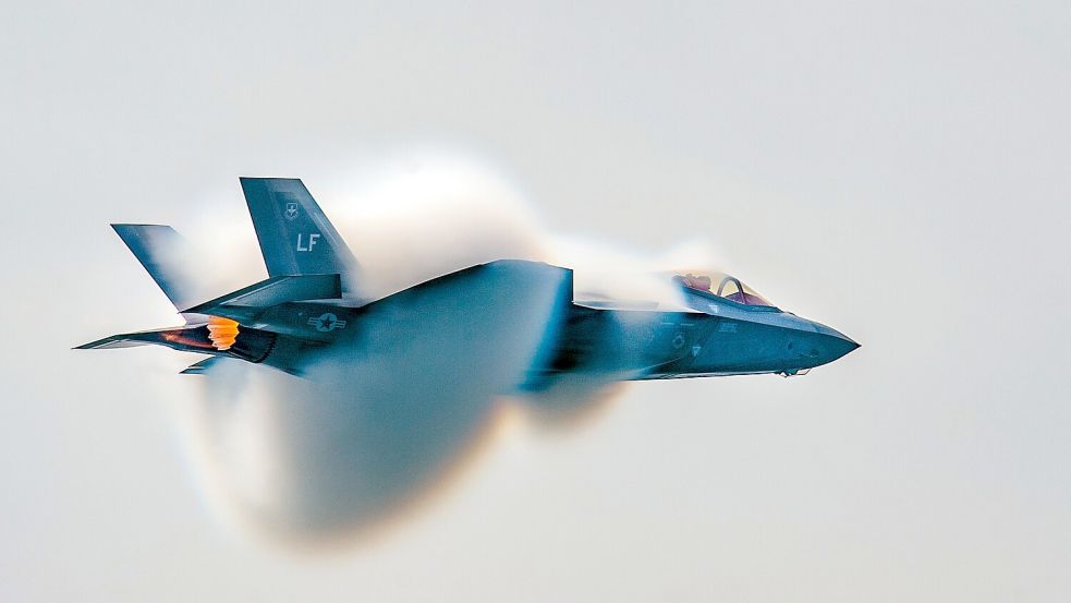 Die Streitkräfte der Nato-Staaten bekommen neue Vorgaben: Sie sollen künftig deutlich mehr können müssen - auch im Bereich Luftverteidigung. (Archivbild) Foto: Alexander Cook/U.S. Air Force/dpa
