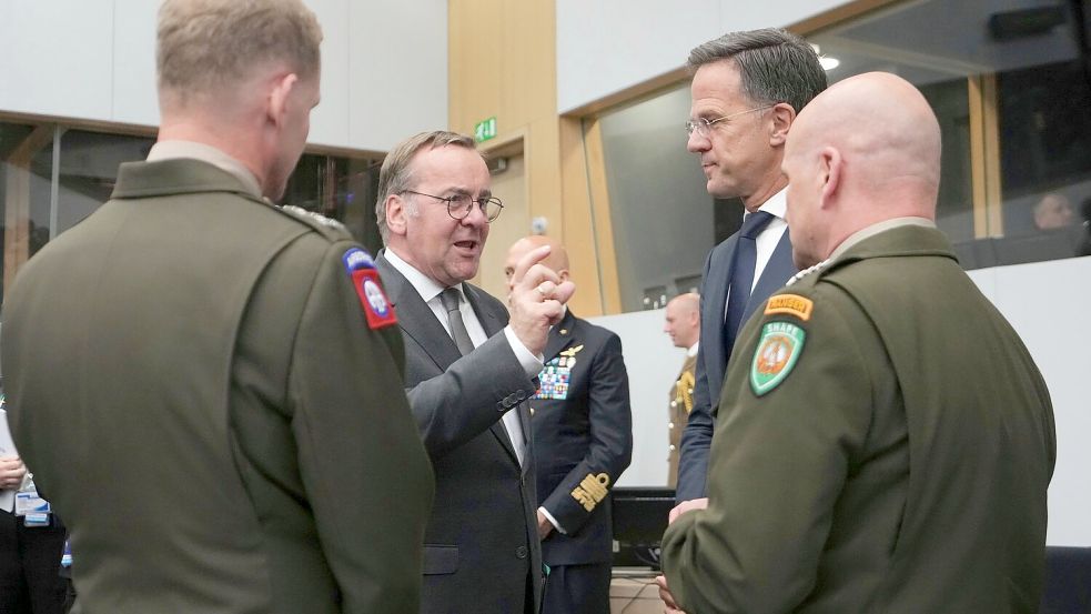 Am Rande eines Treffens der sogenannten Ukraine-Kontaktgruppe in Brüssel kündigte Pistorius einen neuen Anlauf für die internationale Verstärkung und Aufrechterhaltung der ukrainischen Flugabwehr an. Foto: Virginia Mayo/AP/dpa