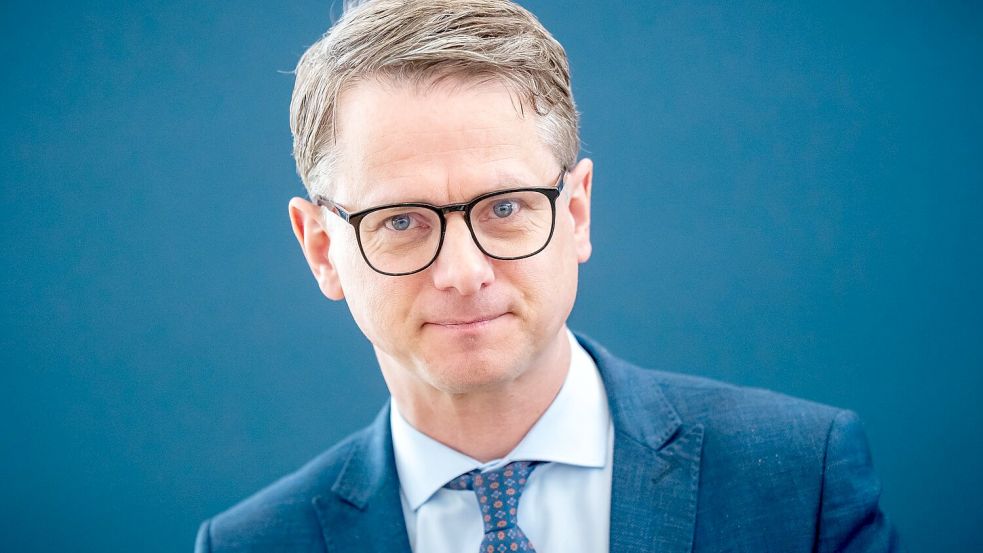 Der CDU-Generalsekretär hofft ein „respektvolles Aufeinandertreffen“ von Merz und Trump. Foto: Michael Kappeler/dpa