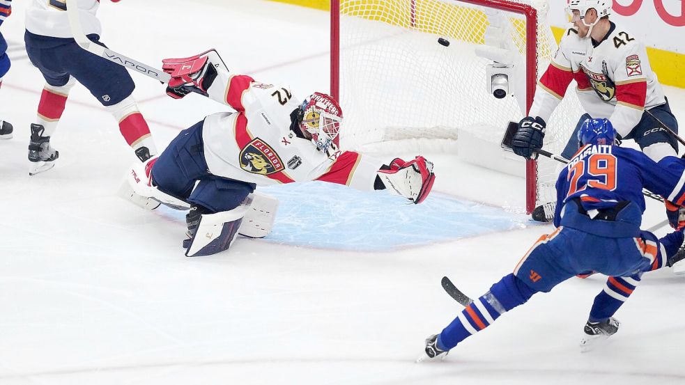 Draisaitl trifft früh zur Führung für die Oilers. Foto: Darryl Dyck/The Canadian Press via AP/dpa