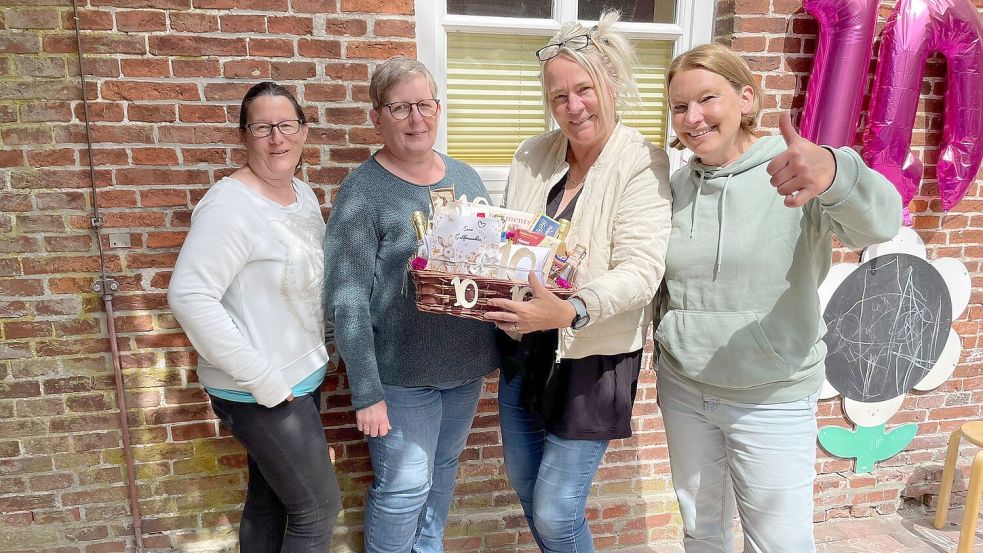 Das Kita-Team Susanne Rieken (von links), Hanna Nanninga, Anja Rehling (Leitung) und Regina Deterts freut sich über zehn schöne Jahre mit den Loquarder „Gulfmuuskes“. Foto: privat