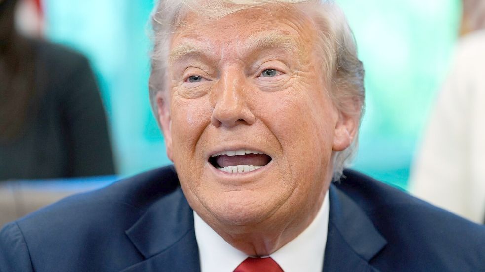 Donald Trump lässt kein gutes Haar an seinem Vorgänger. (Archivbild) Foto: Alex Brandon/AP/dpa