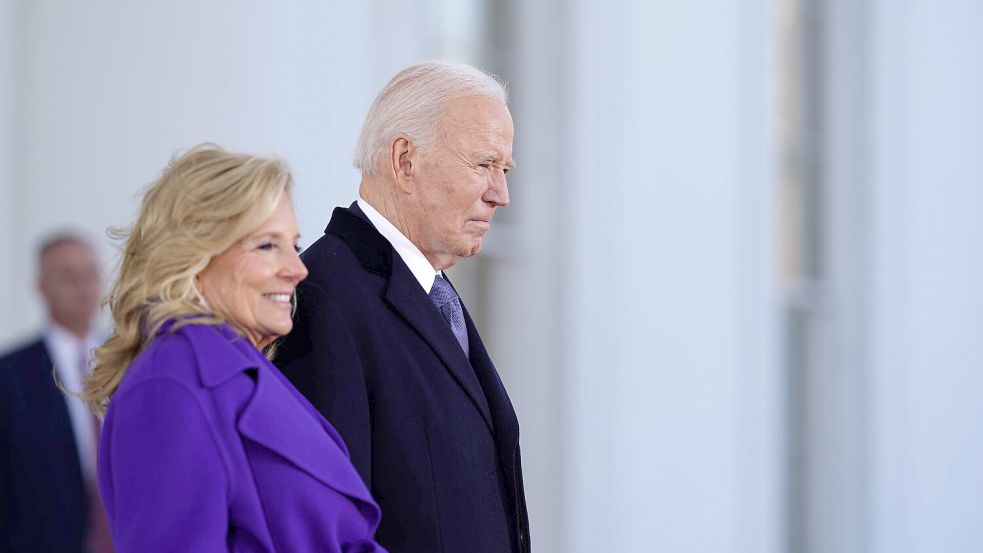 Jill und Joe Biden bei der Verabschiedung aus dem Weißen Haus am 20. Januar 2025. Foto: IMAGO/Newscom/AdMedia