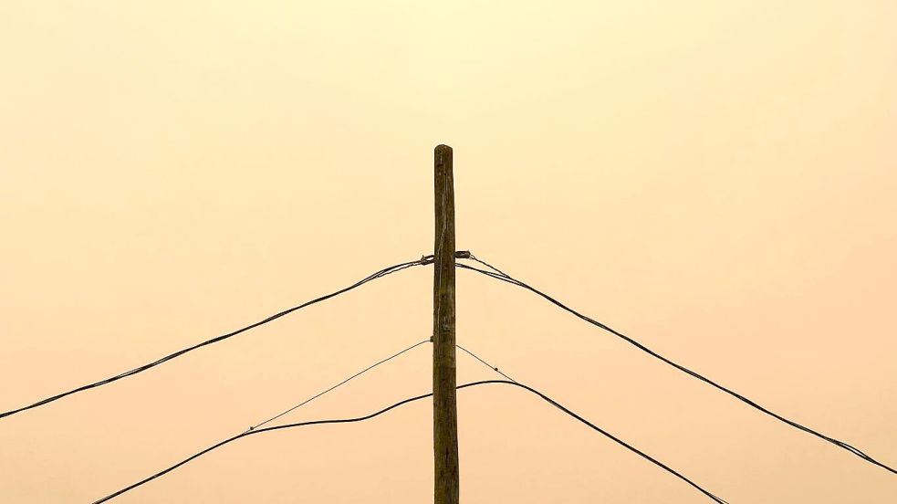 Rauch verdeckt die Sonne, während Waldbrände im Norden Manitobas wüten. Foto: David Lipnowski/The Canadian Press/AP/dpa