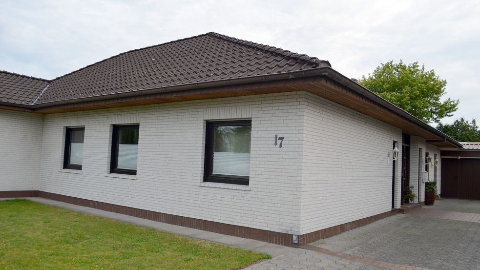 In diesem Haus am Hermann-Löns-Ring in Rhaudermoor war der 13-jährige Kater zu Hause. Foto: Astrid Fertig