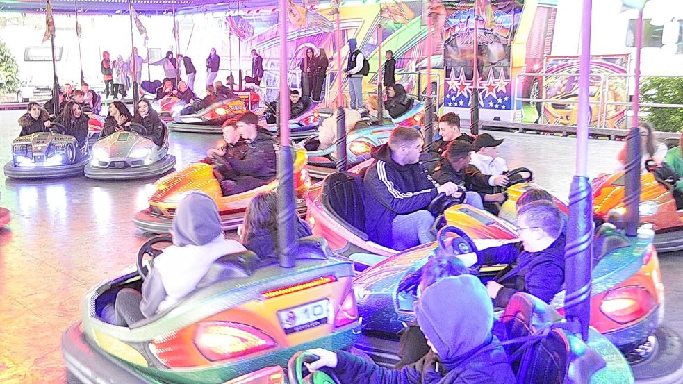 Autoscooterfahren beim Johannimarkt in Weener. Foto: Wolters/Archiv