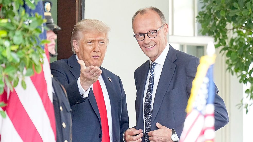 Trump gab sich bei der Begegnung betont freundlich, machte Merz Komplimente für sein gutes Englisch und klammerte mögliche strittige Themen weitgehend aus. Foto: Michael Kappeler/dpa Pool/dpa