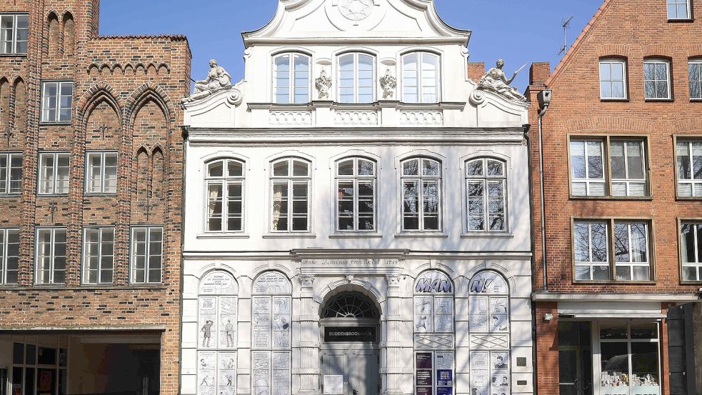 Das Buddenbrookhaus in der Innenstadt von Lübeck. (Archivbild) Foto: Christian Charisius/dpa