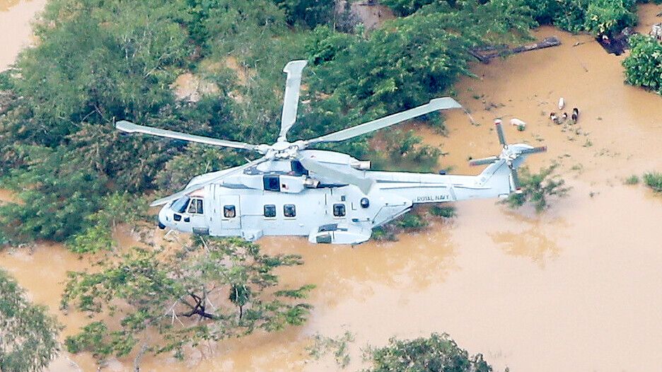 Das Archivfoto zeigt einen Transporthubschrauber der britischen Royal Navy des Typs Augusta Westland AW101 während eines Einsatzes in Honduras nach einem Hurrican im November 2020. Drei dieser Hubschrauber-Typen flogen jetzt über Ostfriesland. Archiv-Foto: picture alliance/dpa/PA Media | Lphot Robert Oates