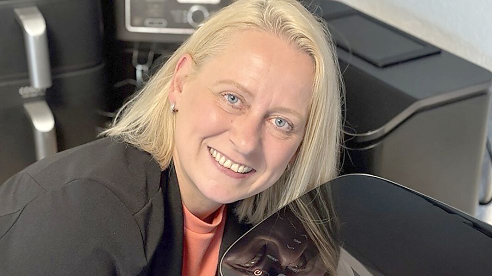 2023 bekam Stephanie Wilbers aus Friedrichsfehn ihre erste Heißluftfritteuse, heute ist sie erfolgreiche Influencerin zum Thema. Foto: Rilana Kubassa