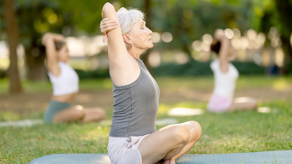 Yoga kann helfen, Stress abzubauen, die Beweglichkeit zu fördern und das Immunsystem zu stärken. Foto: JackF - stock.adobe.com