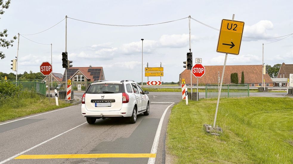 Es kann einsam sein an der Baustellen-Ampel am Ende des Großefehnkanals in Wiesmoor. Foto: Nicole Böning