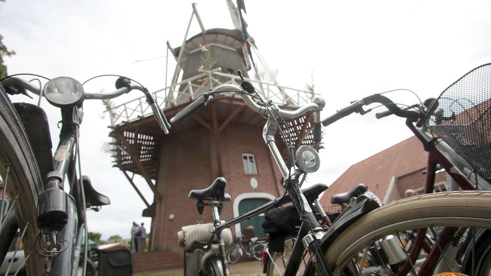 Viele Mühlen in Ostfriesland locken am Pfingstmontag mit Aktionen. Das Foto zeigt die Mühle Hahnentange. Foto: Cordsen/Hellmers