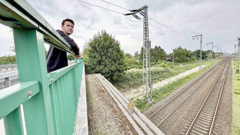 Die Stadtring-Brücke über die Bahngleise in Leer ist marode. Foto: Klaus Ortgies