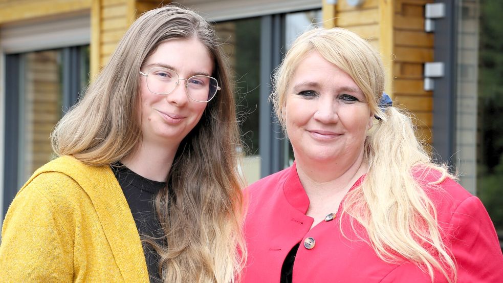 Das sind die Neuen vom „Lüttje Haven“: Nicole de Vries (rechts) und ihre Tochter Jacqueline Hellenbrecht haben den Betrieb übernommen. Foto: Nicole Böning