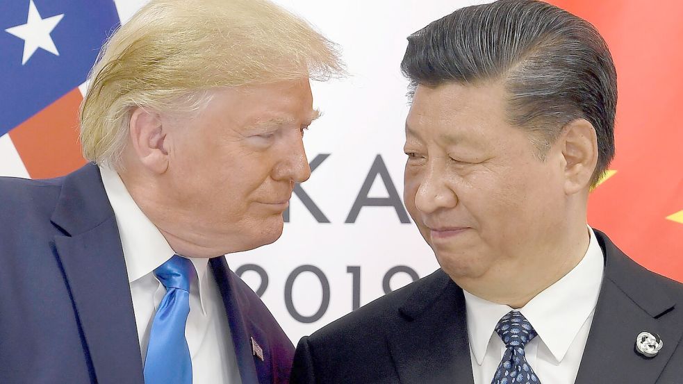 Die USA und China haben sich US-Präsident Trump zufolge darauf verständigt, weitere Handelsgespräche durchzuführen. (Foto Archiv) Foto: Susan Walsh/AP/dpa