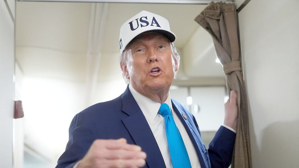 Trump hatte auf einem Flug über die Lieferung seltener Erden aus China gesprochen. Foto: Manuel Balce Ceneta/AP/dpa