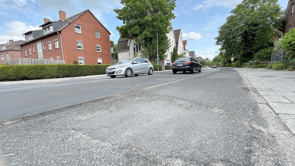 Für die Kirchdorfer Straße ist schon seit mehreren Jahren eine Sanierung vorgesehen. Aber zuerst wurden andere Strecken saniert. Foto: Matthias Hippen