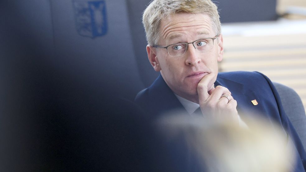 Deutliche Forderung: Ministerpräsident Daniel Günther will ein Social-Media-Verbot für unter 16-Jährige. Foto: dpa/Frank Molter