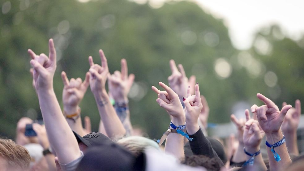 Die Rettungskräfte haben in diesem Jahr deutlich mehr Einsätze - eben weil deutlich mehr Menschen auf dem Festival sind. Foto: Daniel Karmann/dpa