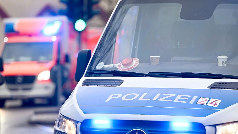 Ein Mann hat in einem Supermarkt einen Kunden mit angegriffen und verletzt. (Symbolbild) Foto: Jens Kalaene/dpa