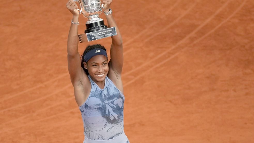 Coco Gauff dachte im Moment des Triumphs auch an die Minderheiten in den USA, die unter dem aktuellen Präsidenten Donald Trump leiden. Foto: Christophe Ena/AP/dpa