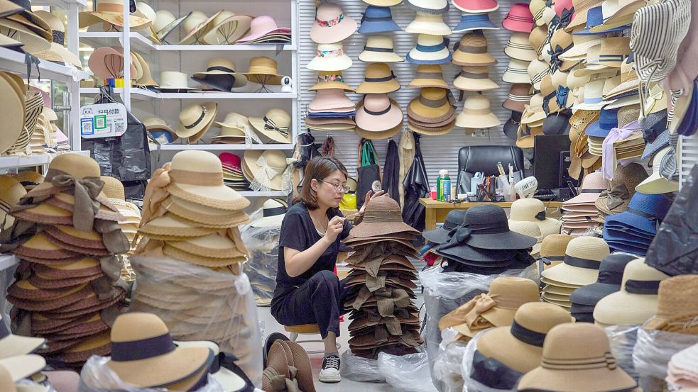 In China belastet eine schwache Nachfrage die Wirtschaftsleistung. (Symbolbild) Foto: Ng Han Guan/AP/dpa