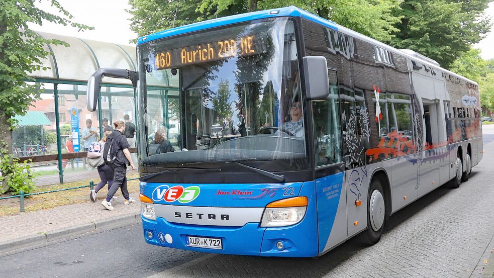 Ein Linienbus am Auricher ZOB. Symbolfoto: Romuald Banik
